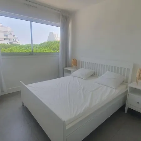 T2 Moderne ,design, Neuf, Climatise Avec Piscine