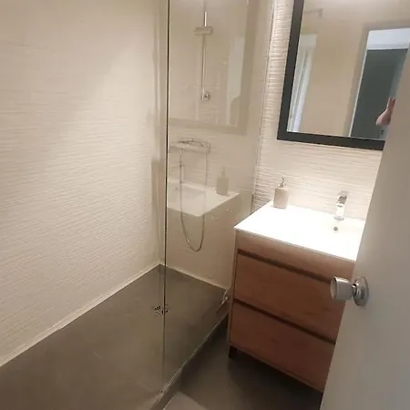 Apartment T2 Moderne ,design, Neuf, Climatise Avec Piscine *
