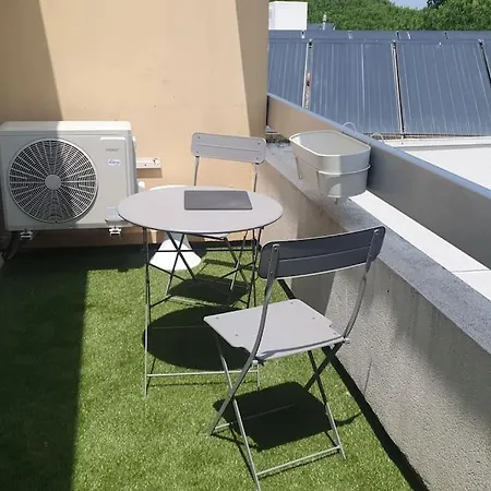 T2 Moderne ,design, Neuf, Climatise Avec Piscine